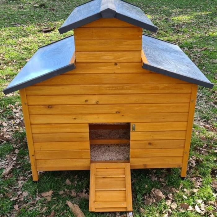 Farmer XL Chicken Coop for 6 to 8 Hens, FSC Certified Wood, Black Shingle Roof