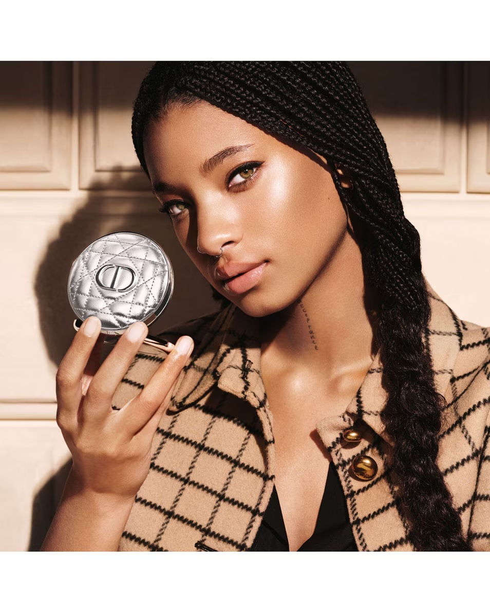 DIOR Dior Forever Glow Luminizer - Highlighter Μακράς Διάρκειας Highlighter μακράς διαρκείας - εμπλουτισμένο με υαλουρονικό οξύ