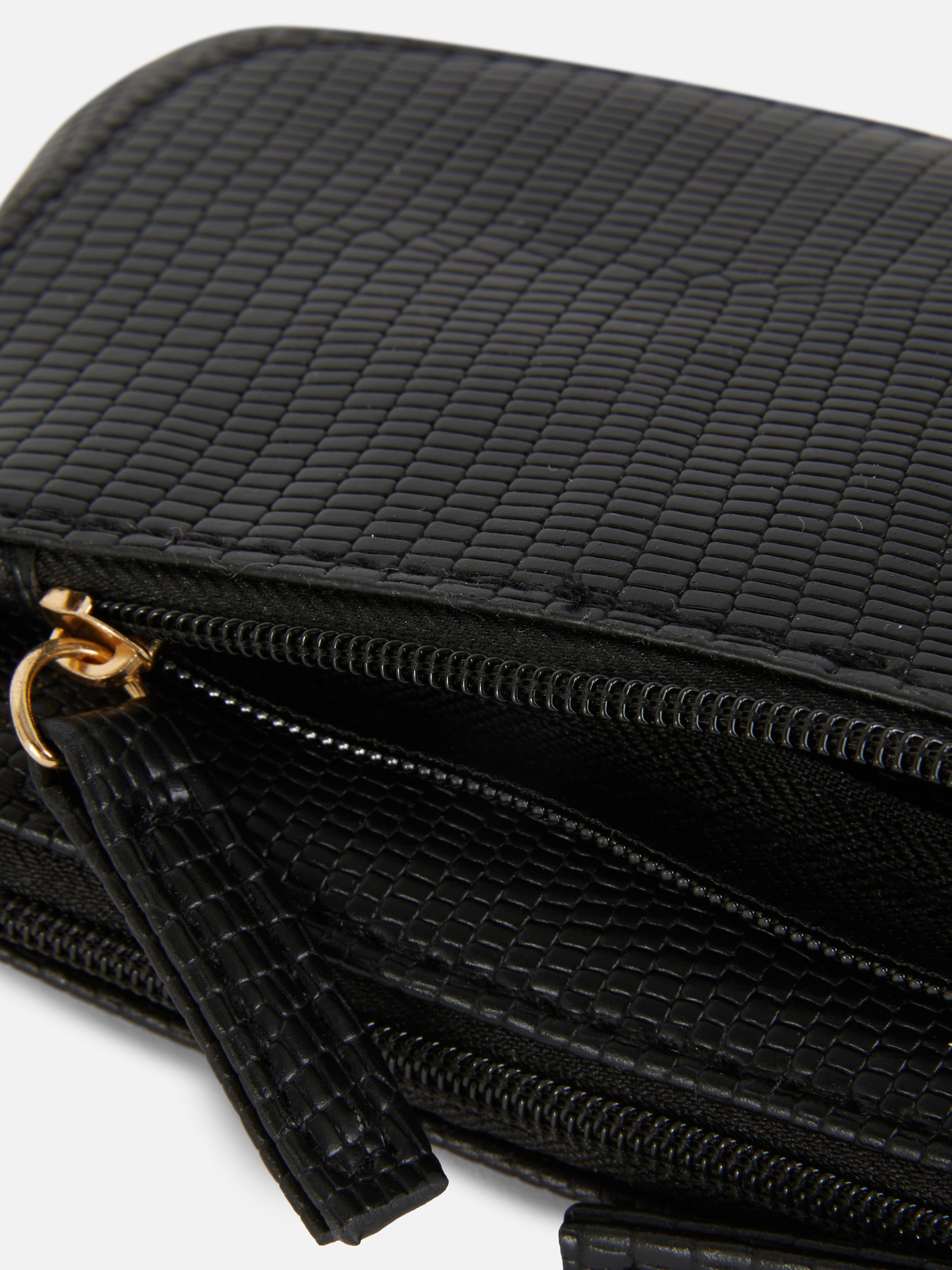 Handtasche in Schlangenoptik. Modische und funktionelle Handtasche mit Reißverschluss, strukturierter Oberfläche und mehreren Fächern.