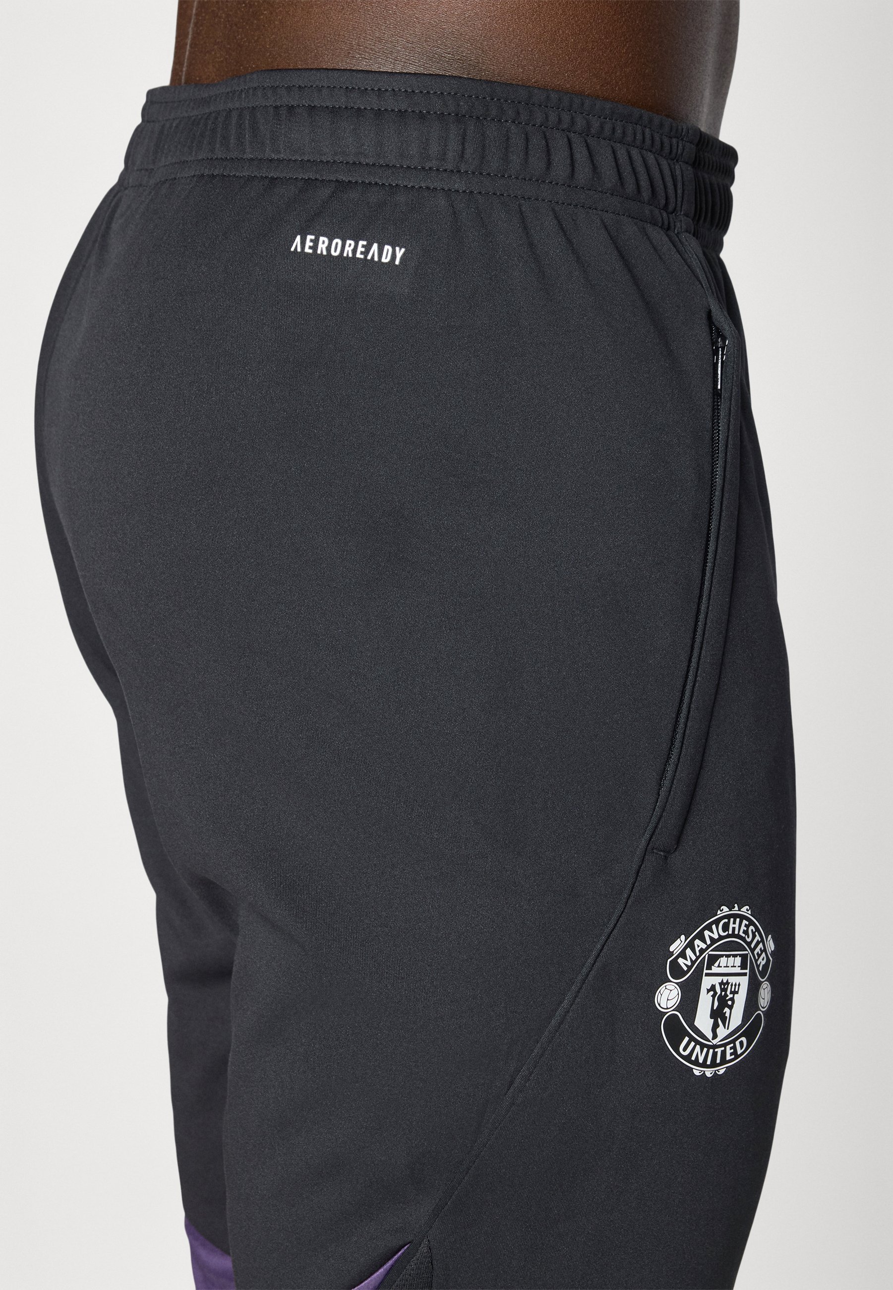 adidas Performance MANCHESTER UNITED 25/26 COMPETITION TRAINING PANTS - Clubkleding - zwart/aurora plum