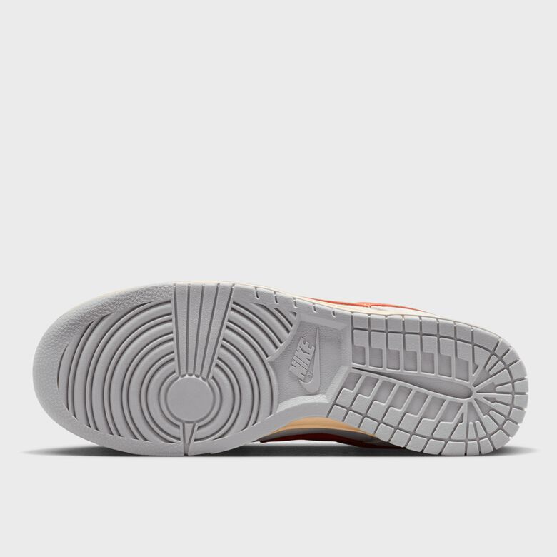 Dunk Low SE