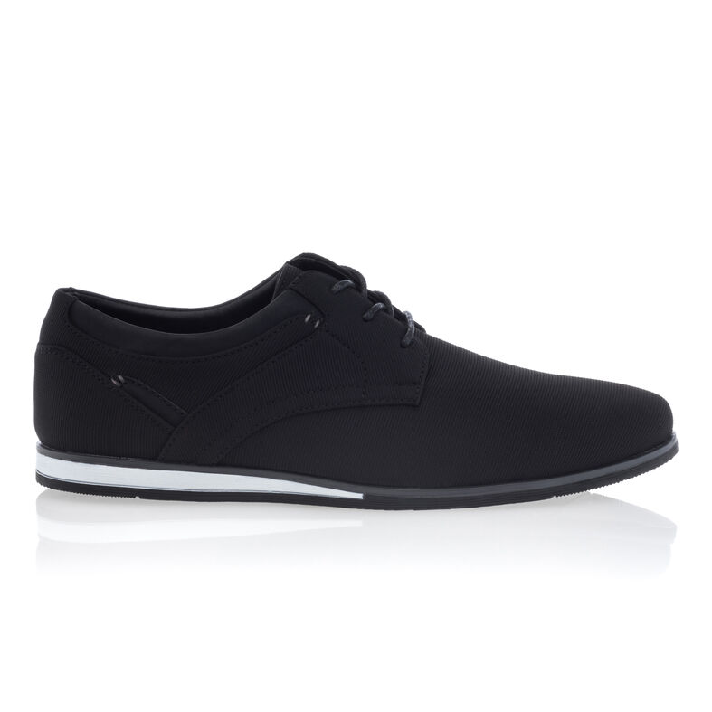 Zapatos negros con cordones para niño