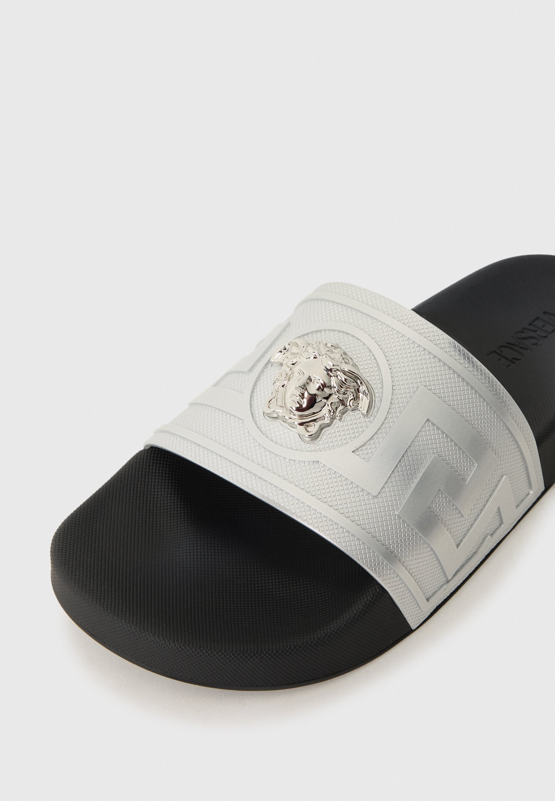Versace Bazénové pantofle - stříbrné barvy