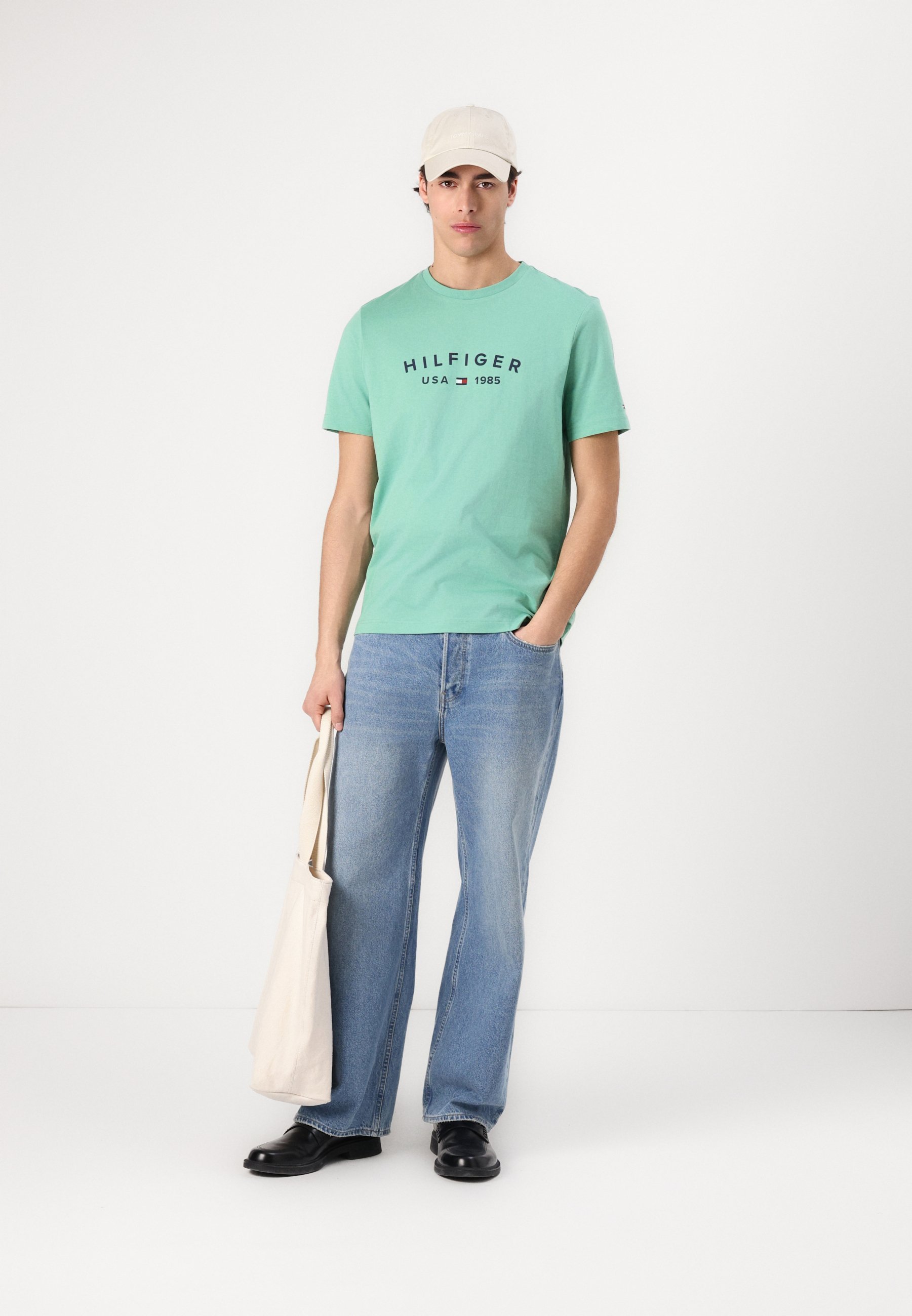 TOMMY HILFIGER FATHERS DAY TEE - Tričko s potiskem - black