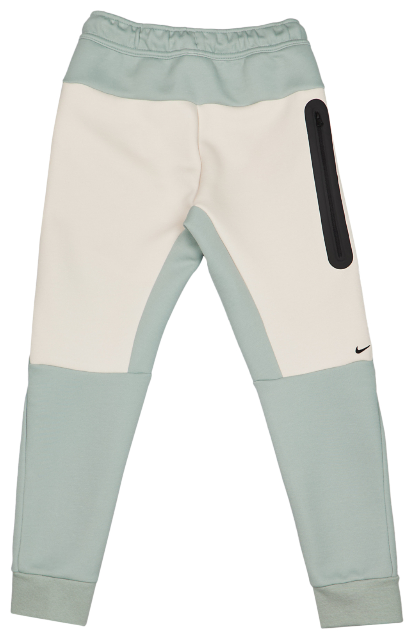 Nike Tech -väriblokki