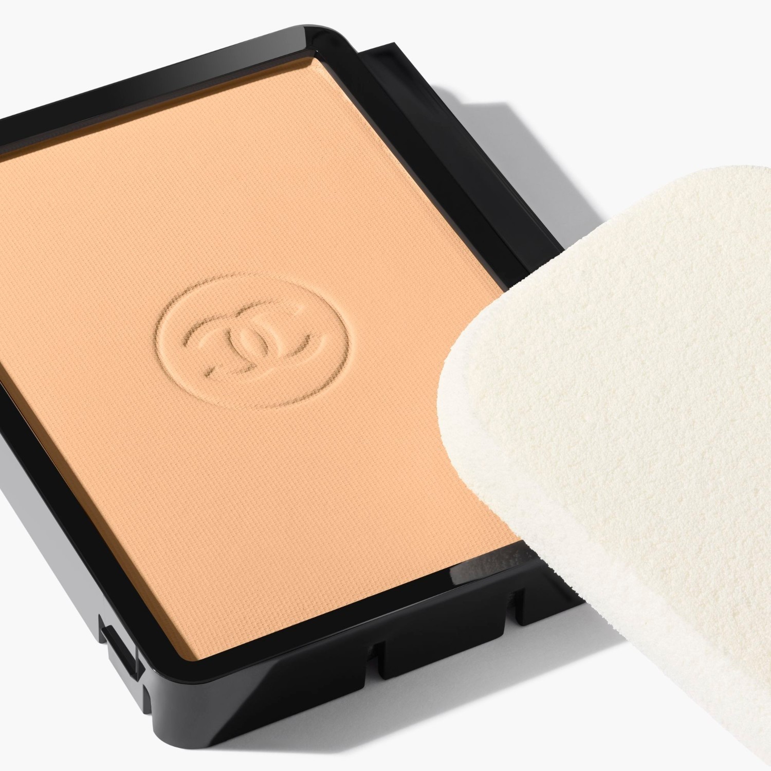 CHANEL Foundation ULTRA LE TEINT RECHARGE - 13 g