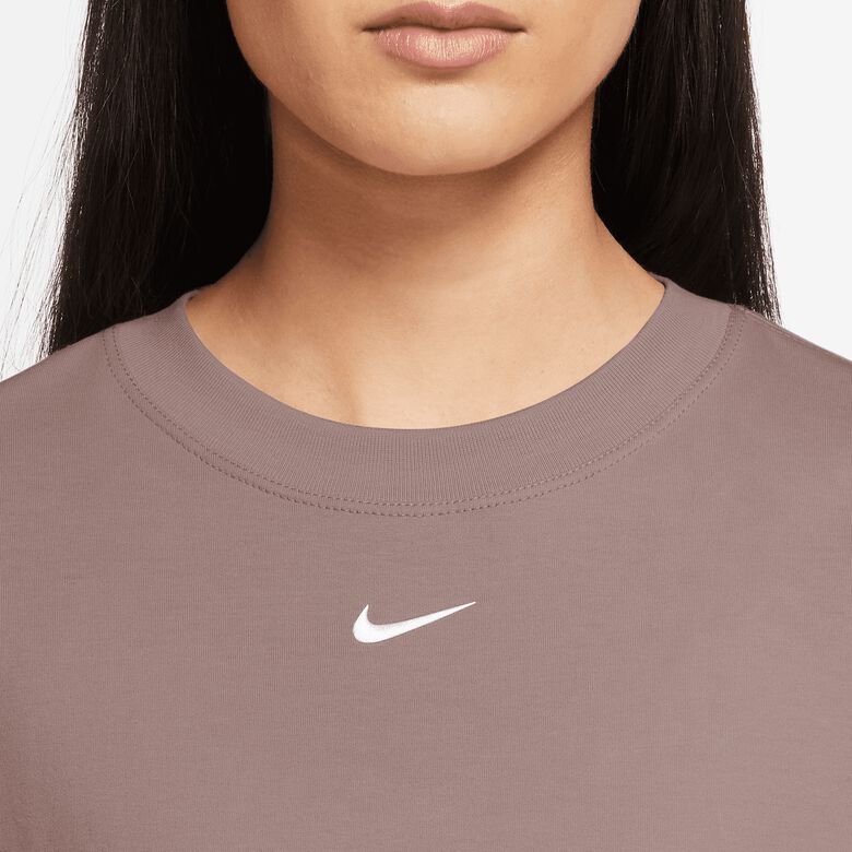 Sportswear Essentials Low Brand Read T-shirt