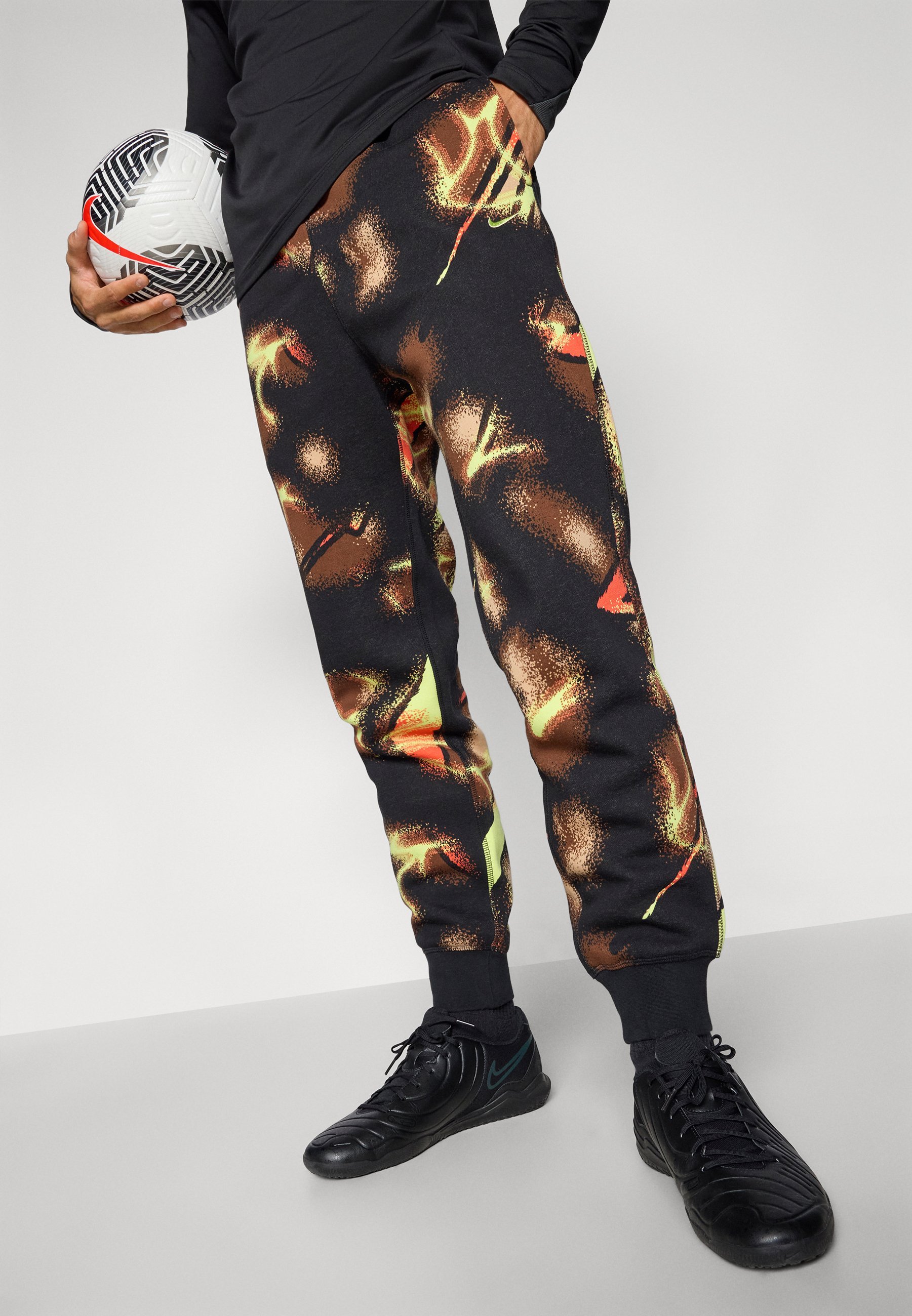 Pantaloni da jogging Nike Performance JA M CLUB BB - Pantaloni della tuta - colore giallo limone