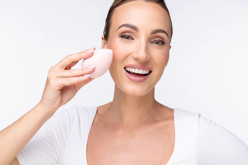 Notino Super Soft Make-Up Sponge gobica za ličenje v obliki kapljice