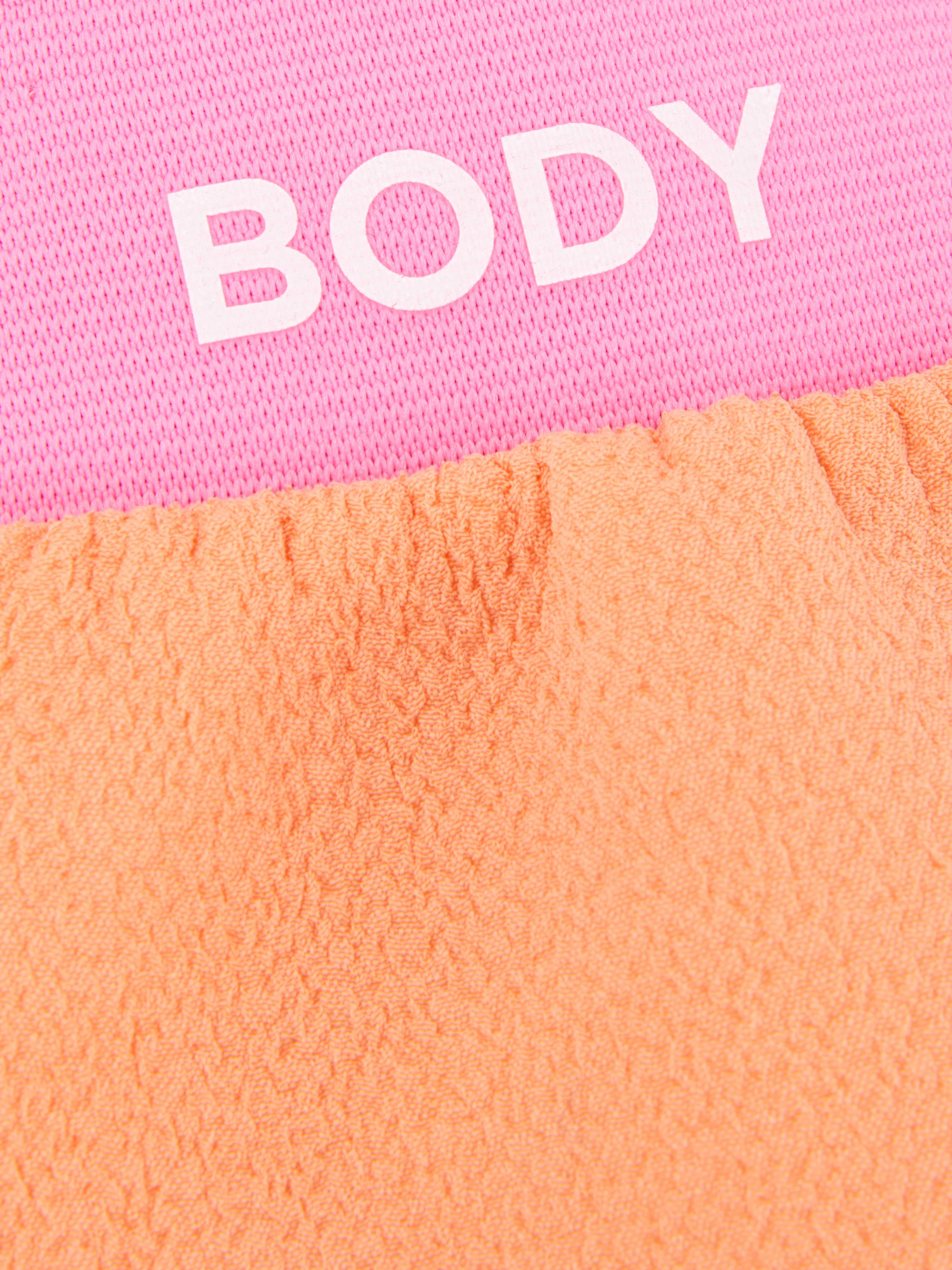 Mănușă de exfoliere corporală Folosește această mănușă de exfoliere singură sau cu exfoliantul tău fructat preferat