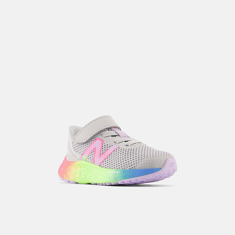 Gyerek Fresh Foam Arishi v4 bungee csipkés felső pánttal - könnyű alumínium, cyber orgonalila és neonrózsaszín színben