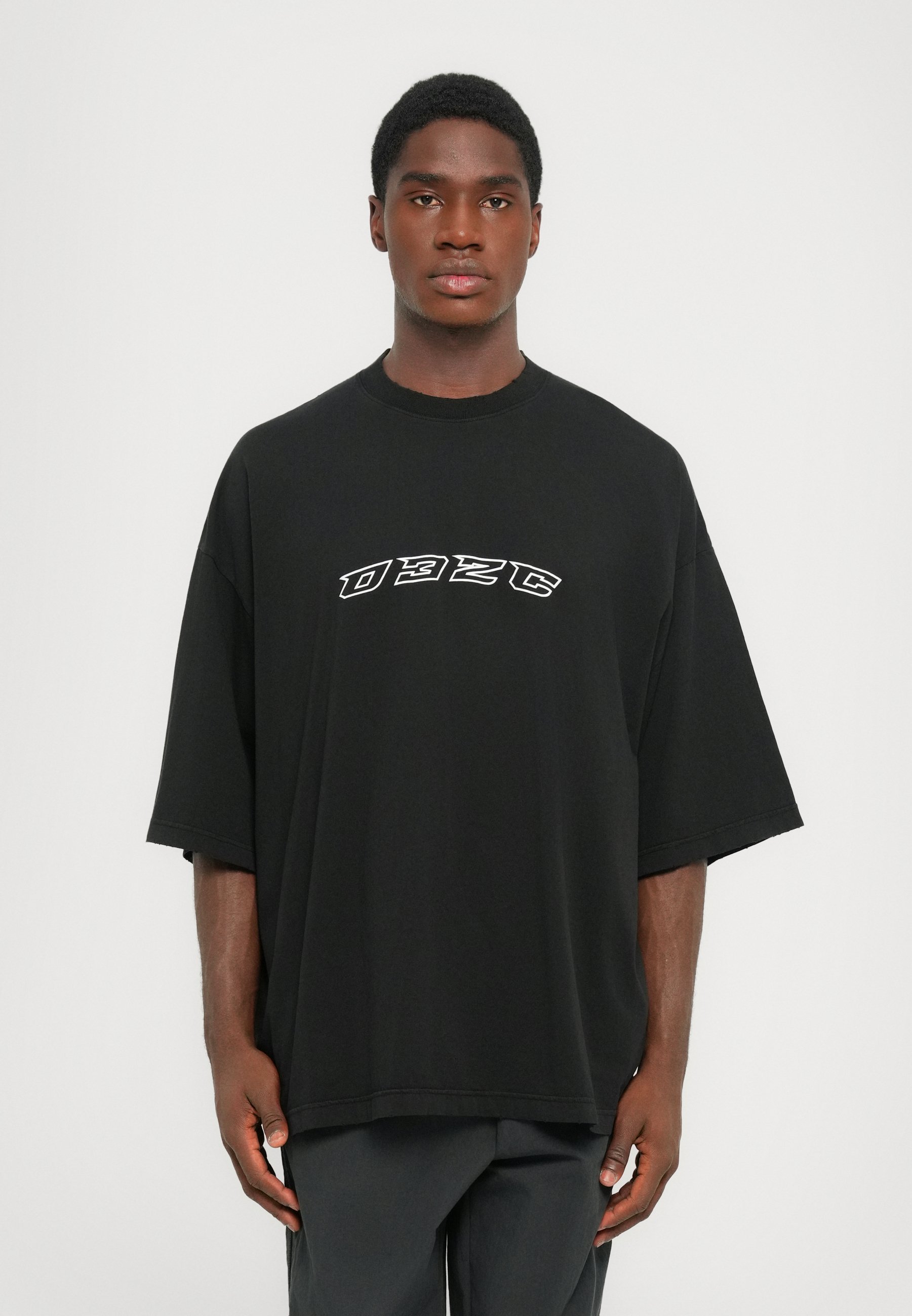 032c HANSEL EN GRETEL OVERSIZED - T-shirt met print - gewassen zwart