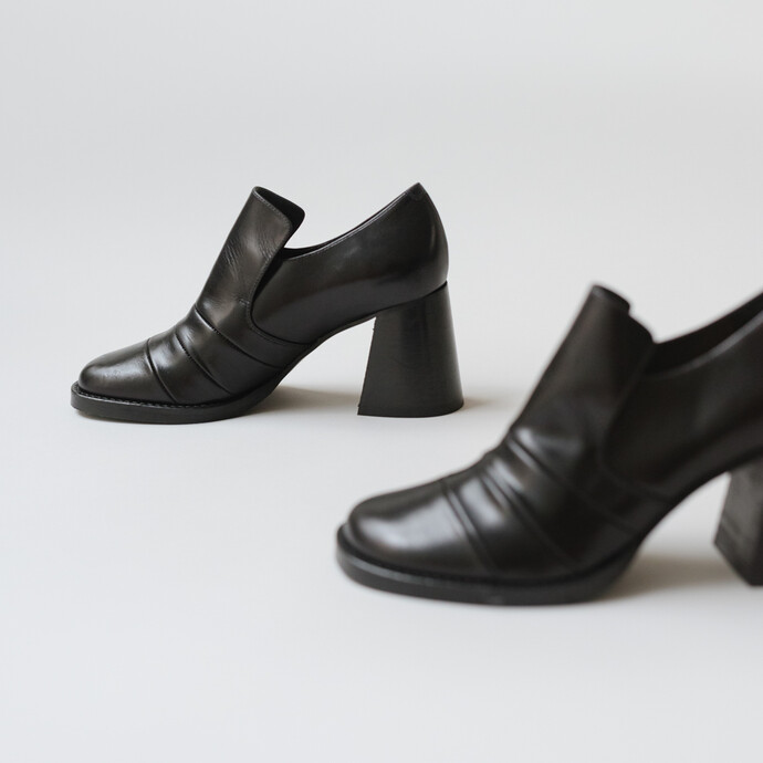 Mocassins à talons  en cuir noir