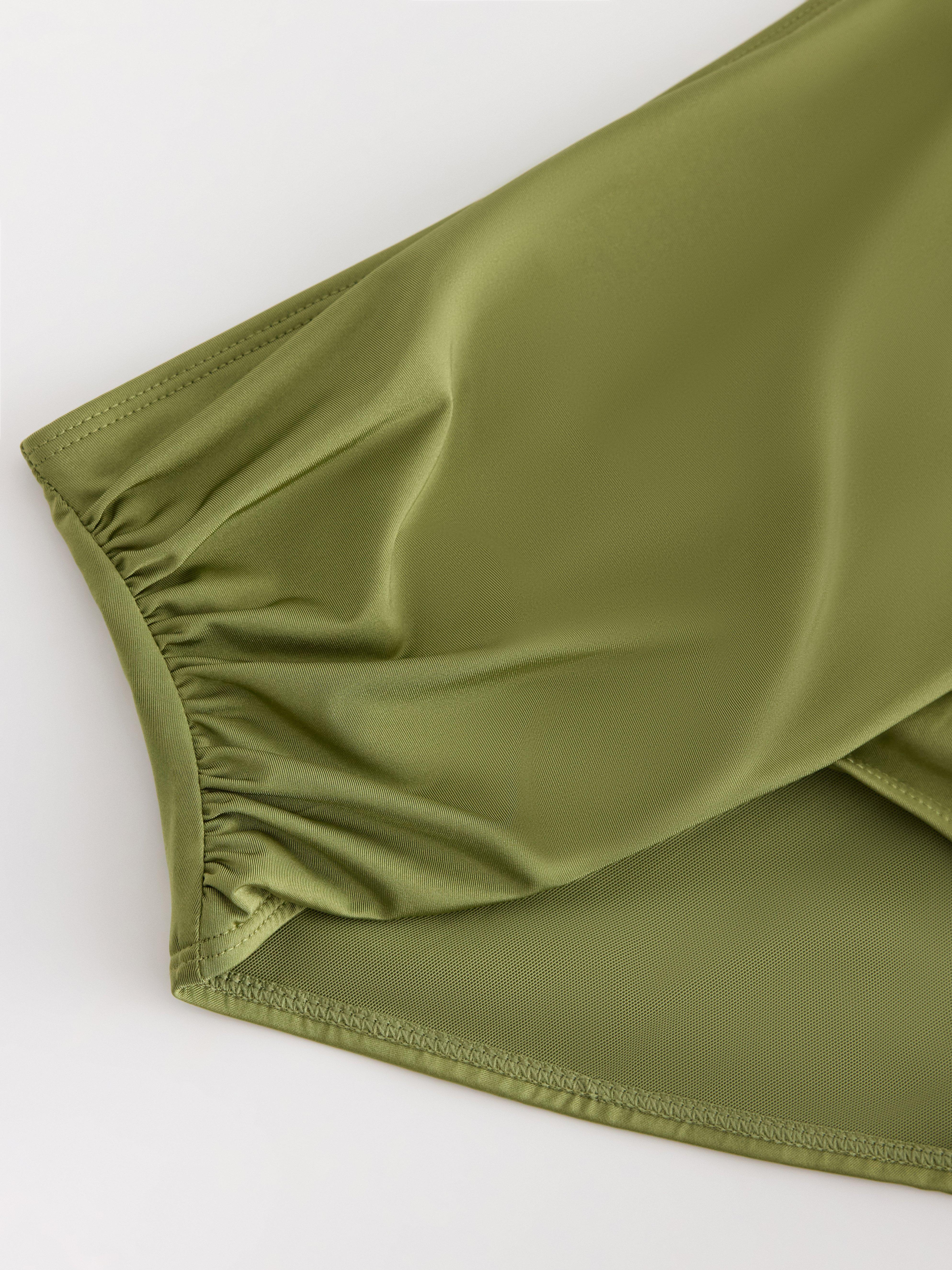 Braguita de bikini moldeadora de talle alto, color verde claro empolvado
