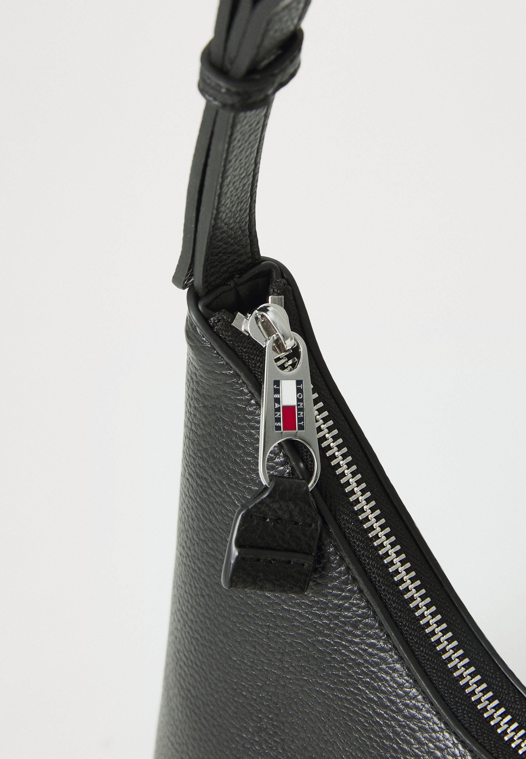 Tommy Jeans MUST SCHOUDERTAS - Handtas - zwart