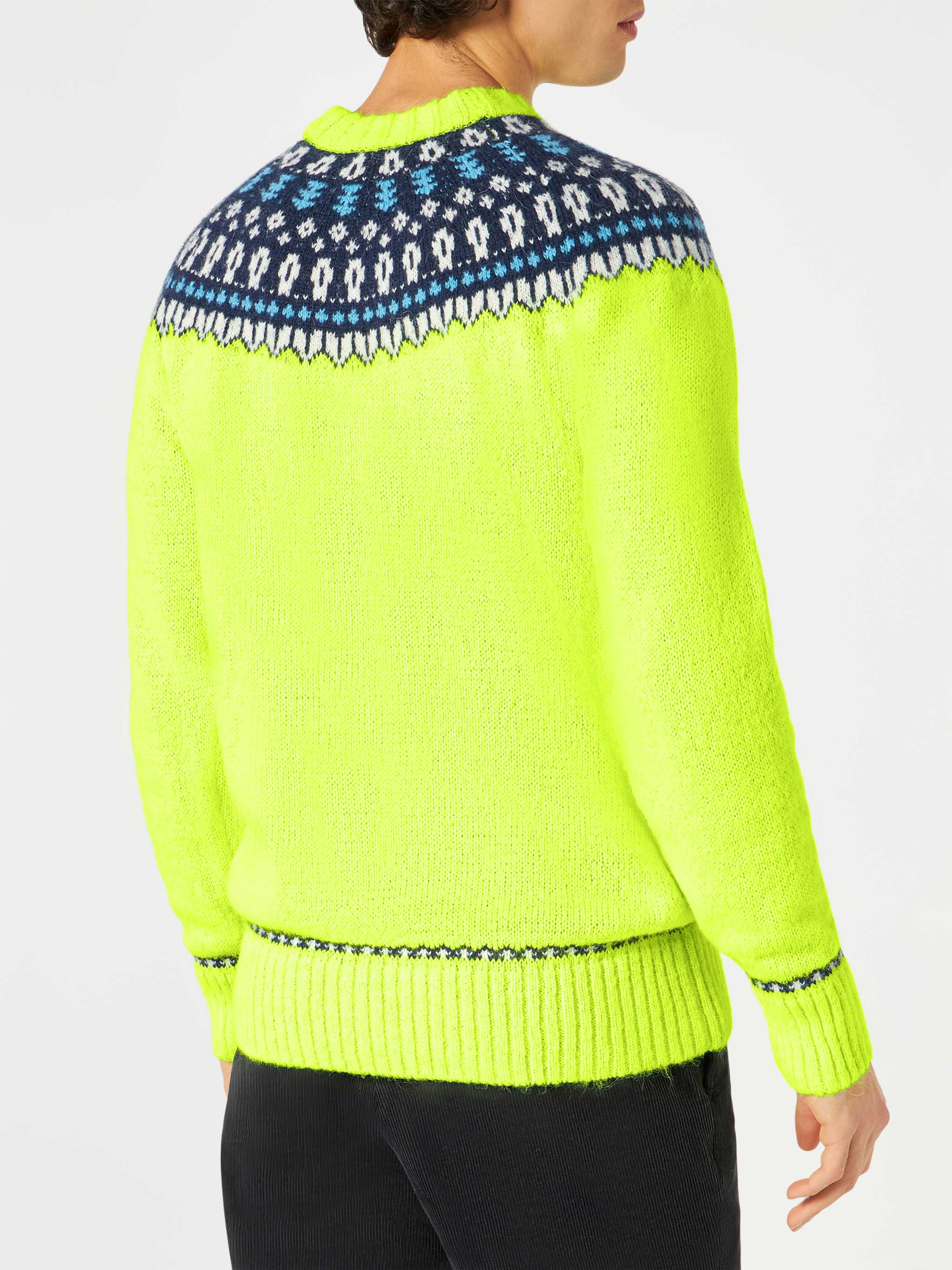 Herrenpullover aus angerautem Material mit isländischem Jacquardmuster