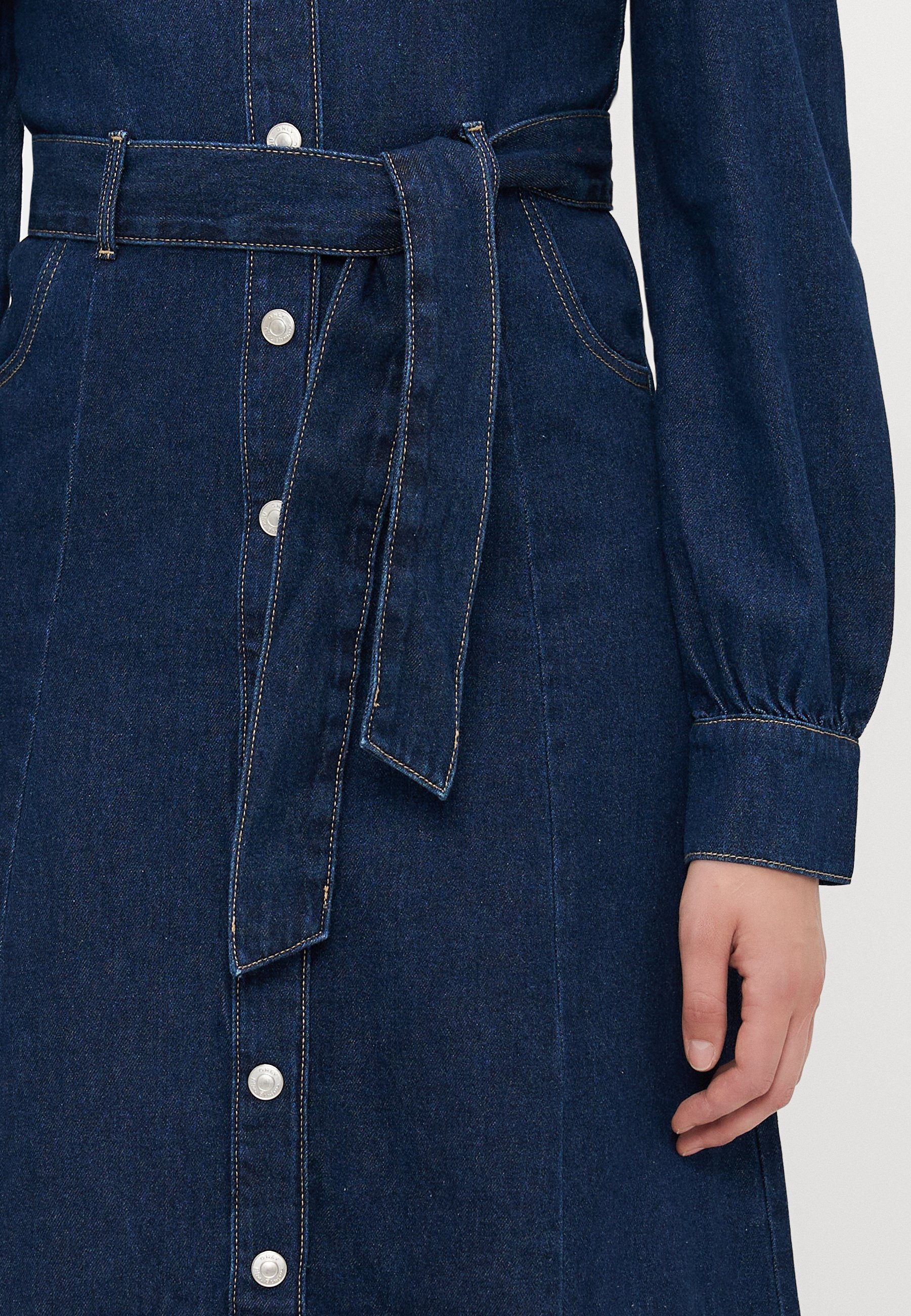 ONLY Tall ONLKETTY ABITO CON CINTURA LUNGA - Abito in denim - denim blu scuro