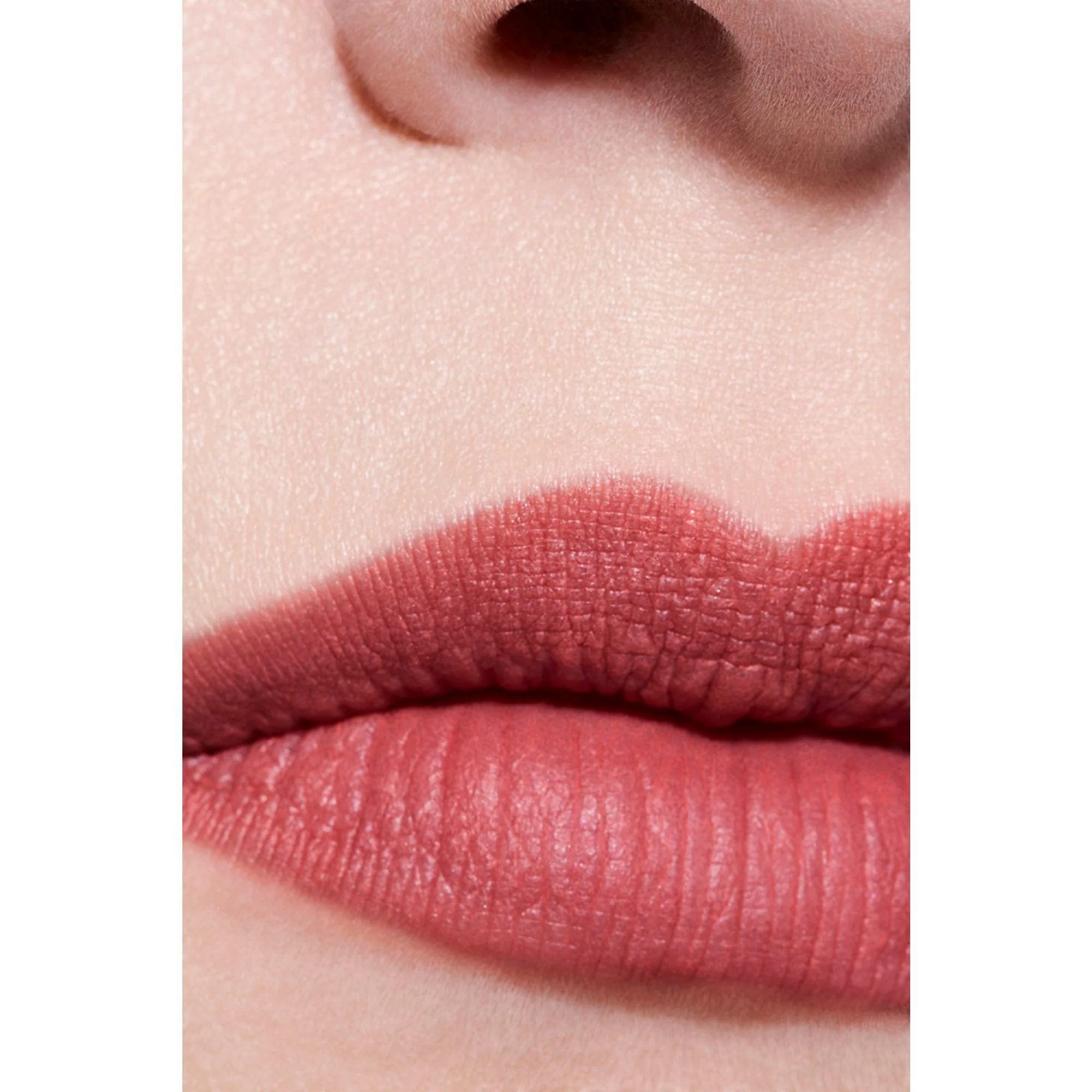 ROUGE ALLURE VELVET - IL ROSSETTO VELLUTATO LUMINOSO