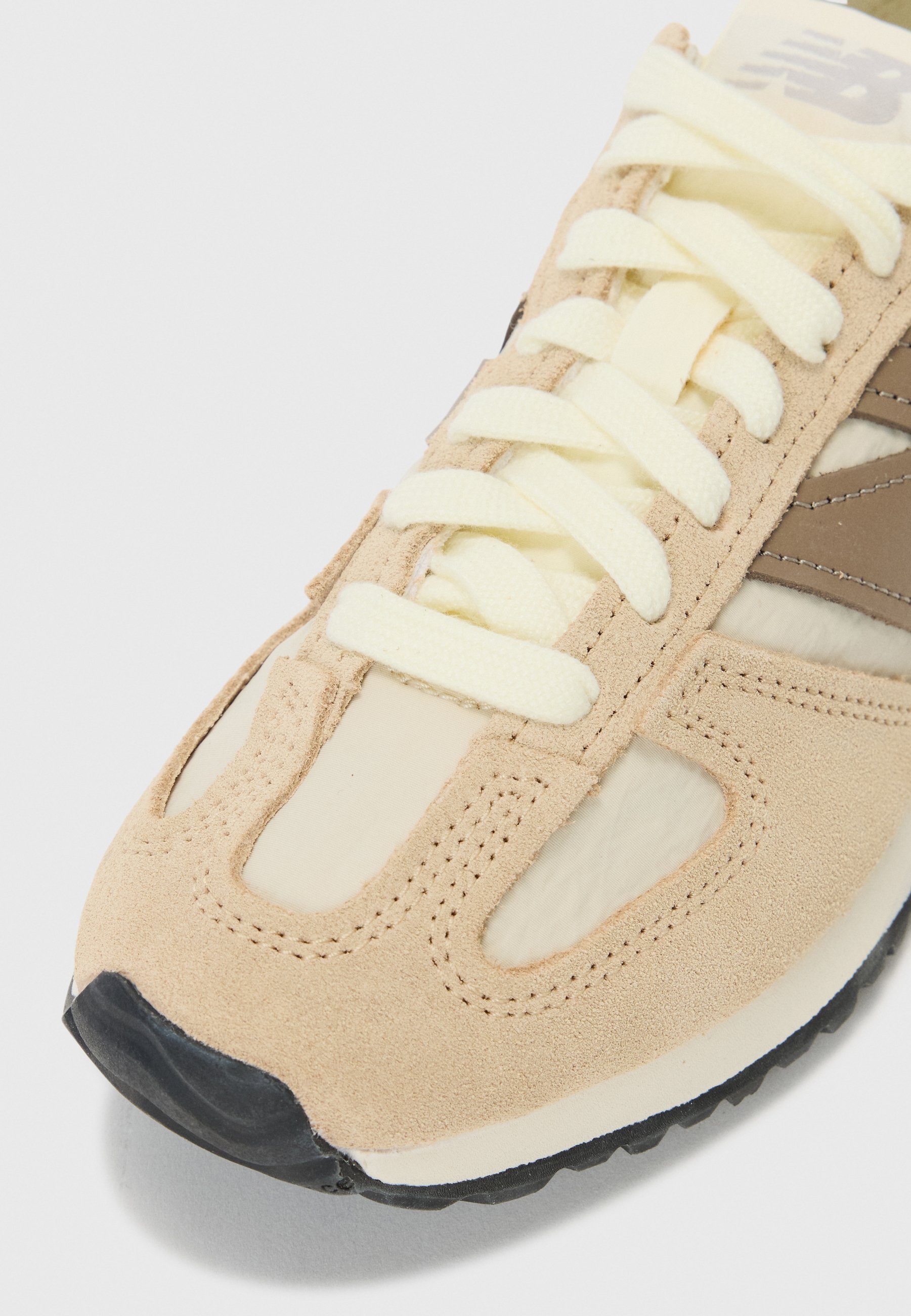 New Balance Lave Sneakers