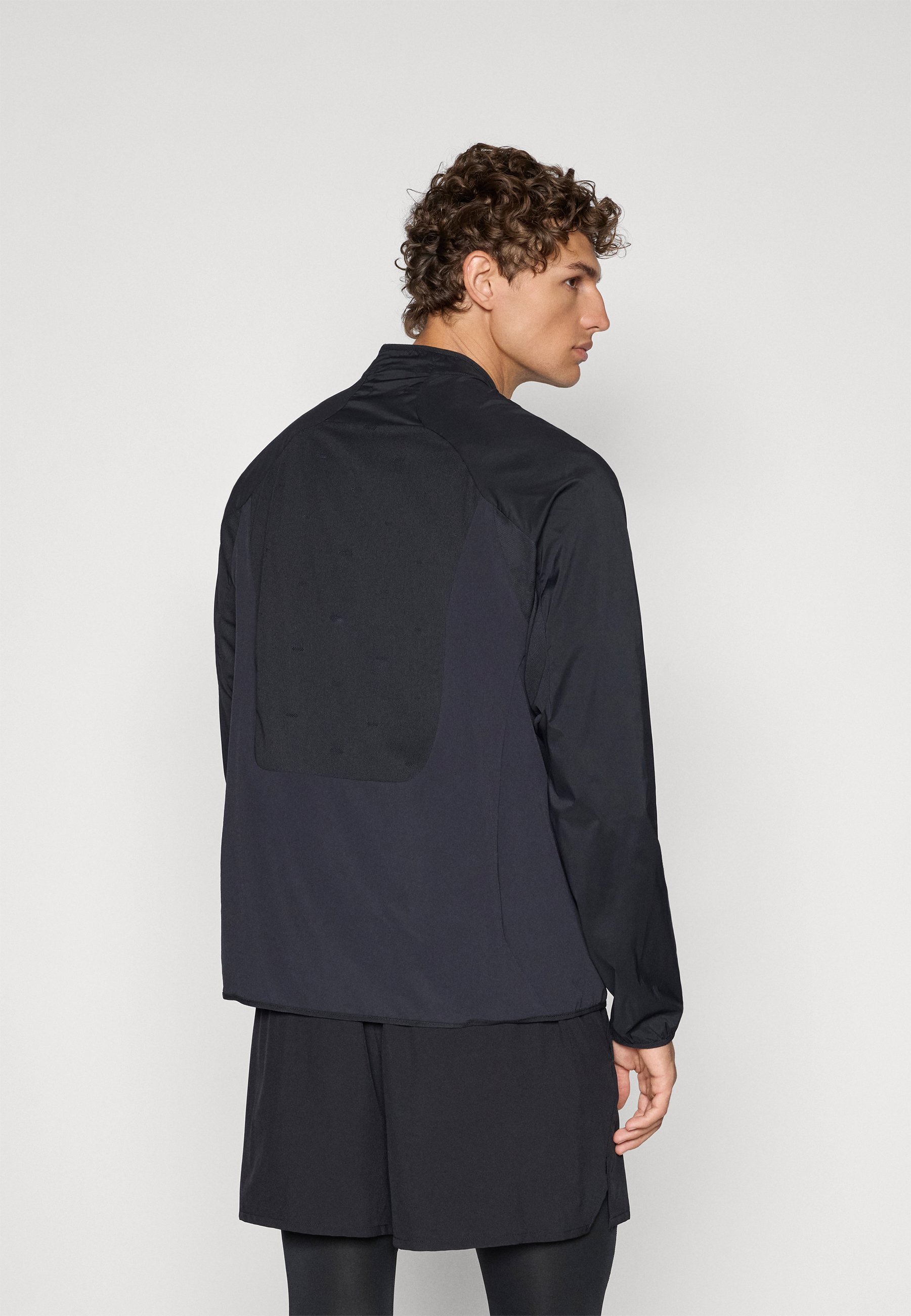 BĚŽECKÁ BUNDA Nike Performance - Větrovka - černá