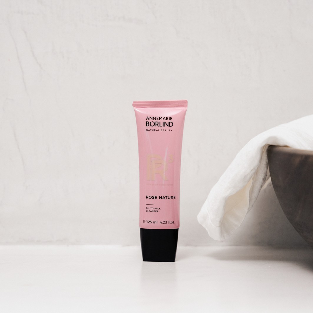 ANNEMARIE BÖRLIND tīrīšanas piens ROSE NATURE Rose Oil-to-Milk tīrīšanas piens - 125 ml