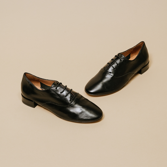 Derbies à talons plats  en cuir noir