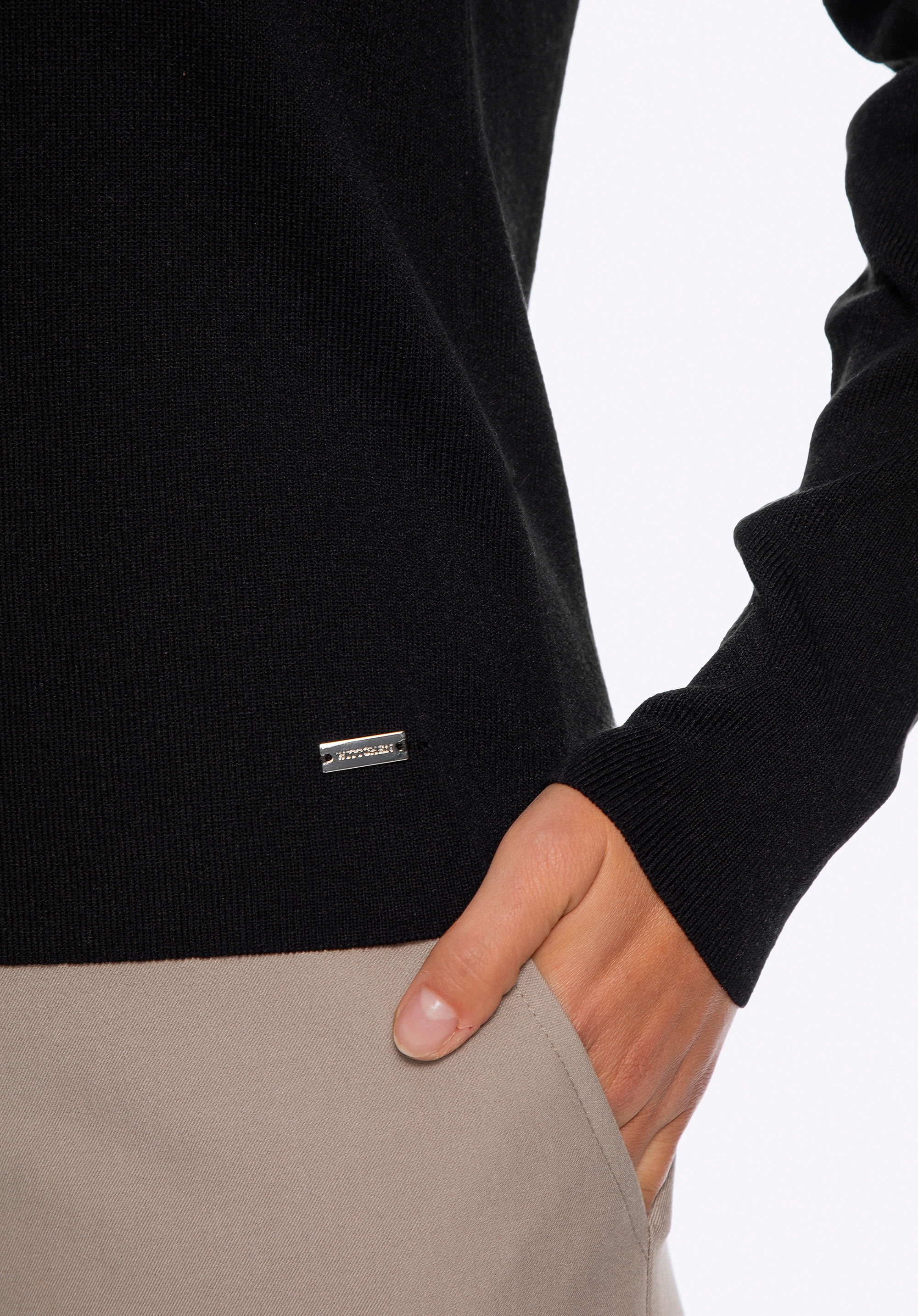 Uniwersalny sweter damski czarny