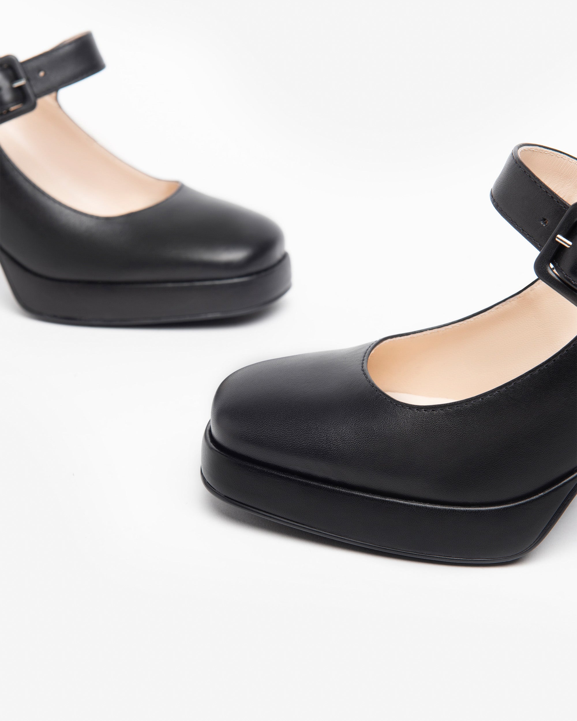  Damen-Pumps aus Leder