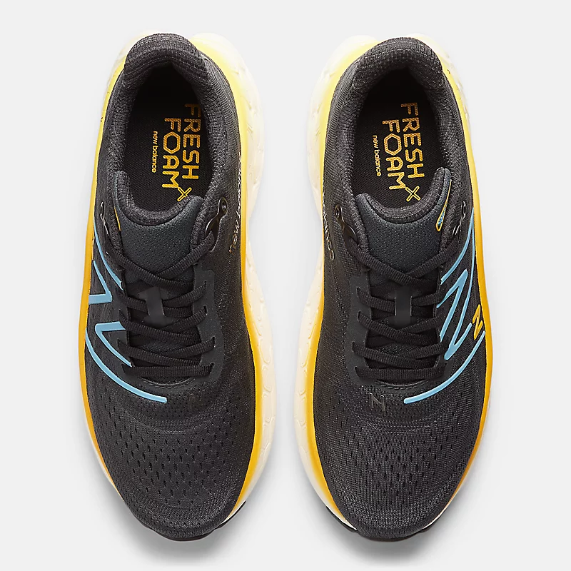Fresh Foam X More v4 für Herren – Schwarz mit Meeresblau und Ingwer-Zitrone