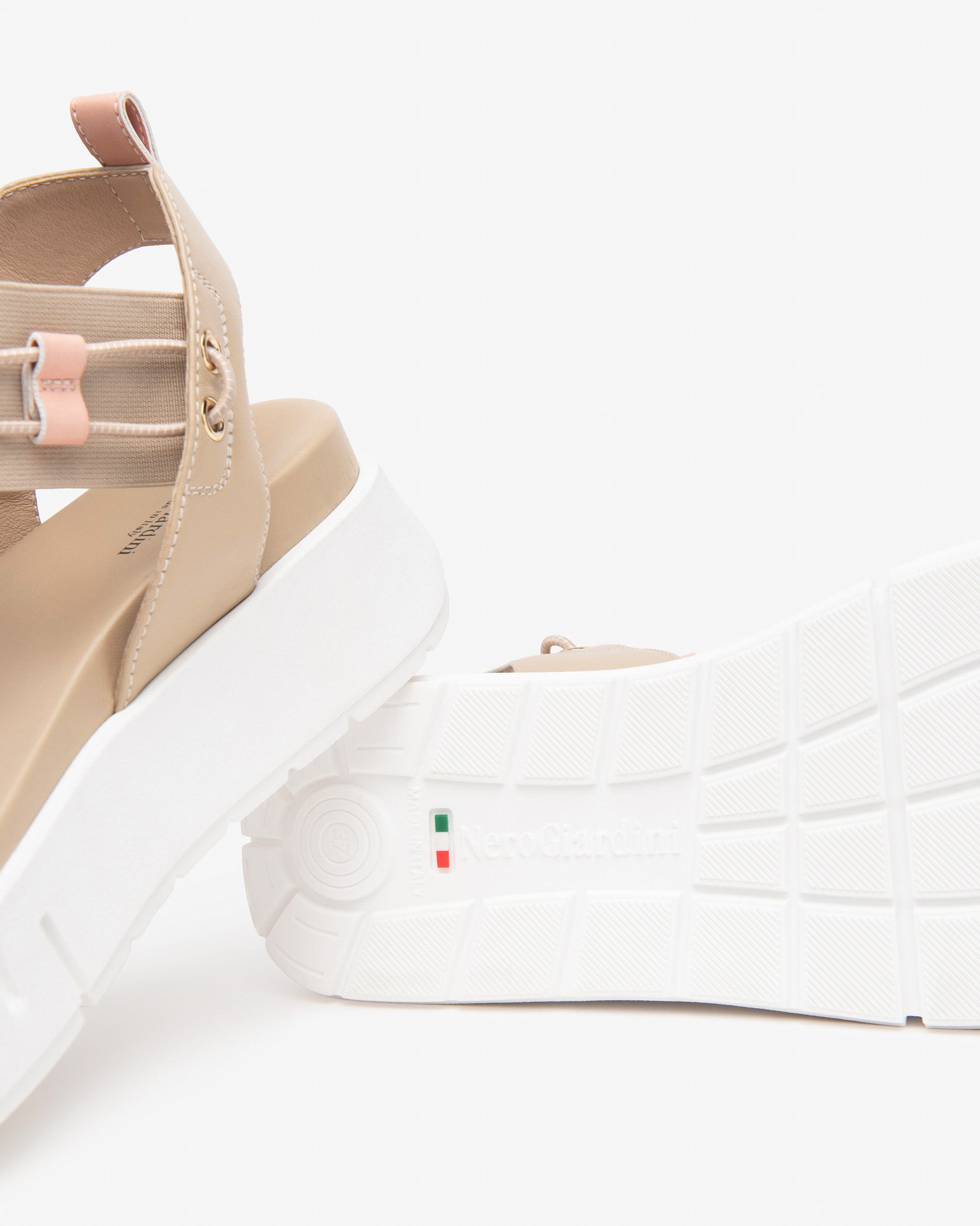  Damen-Sandalen aus Leder und Canvas
