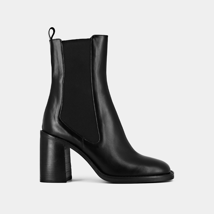 Bottines à talons et bouts carrés  en cuir noir