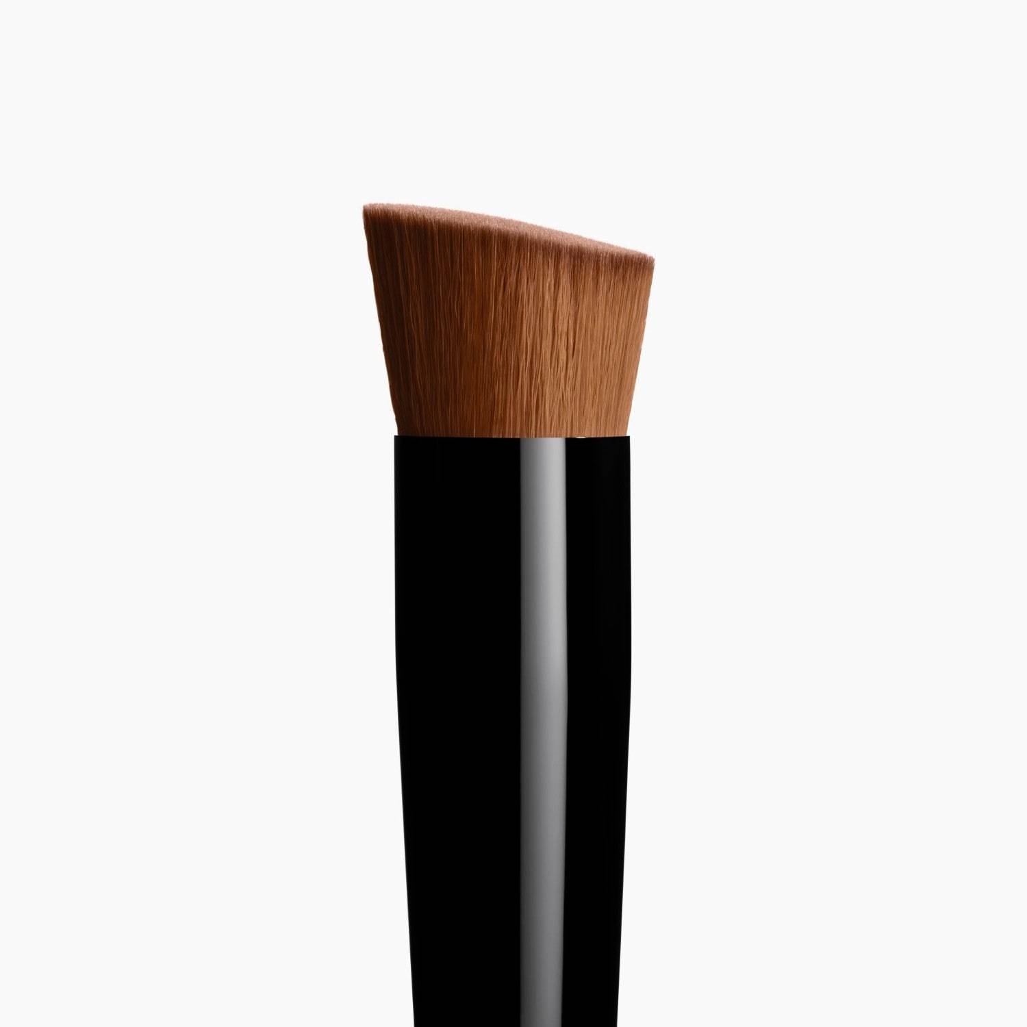 CHANEL četkica za puder CCOMPLEXION 2 i 1 – fluid i puder br. 101 – 1 komad