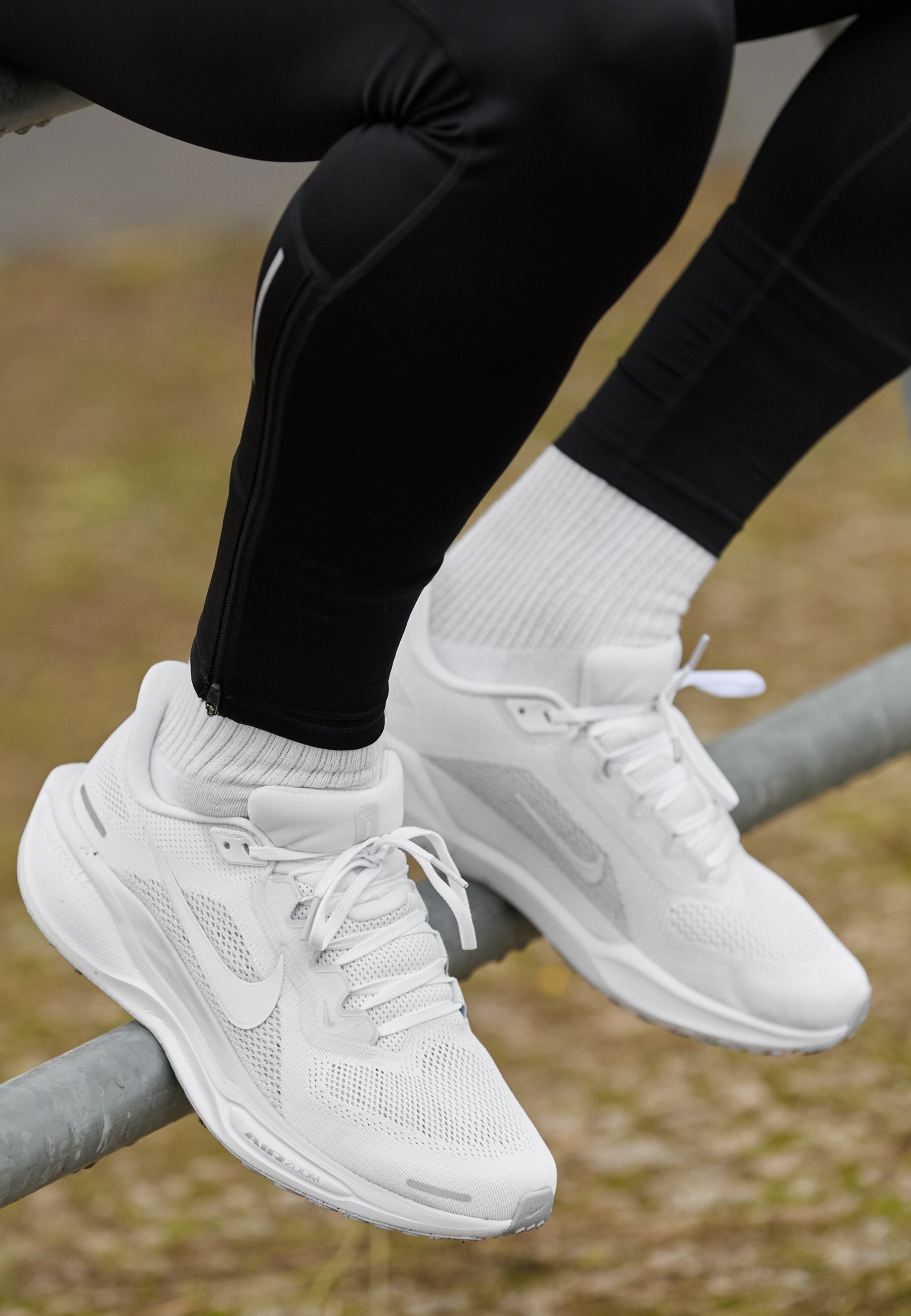 Nike Performance AIR ZOOM PEGASUS 41 - Hardloopschoenen voor op de weg - wit/puur platina/metallic zilver