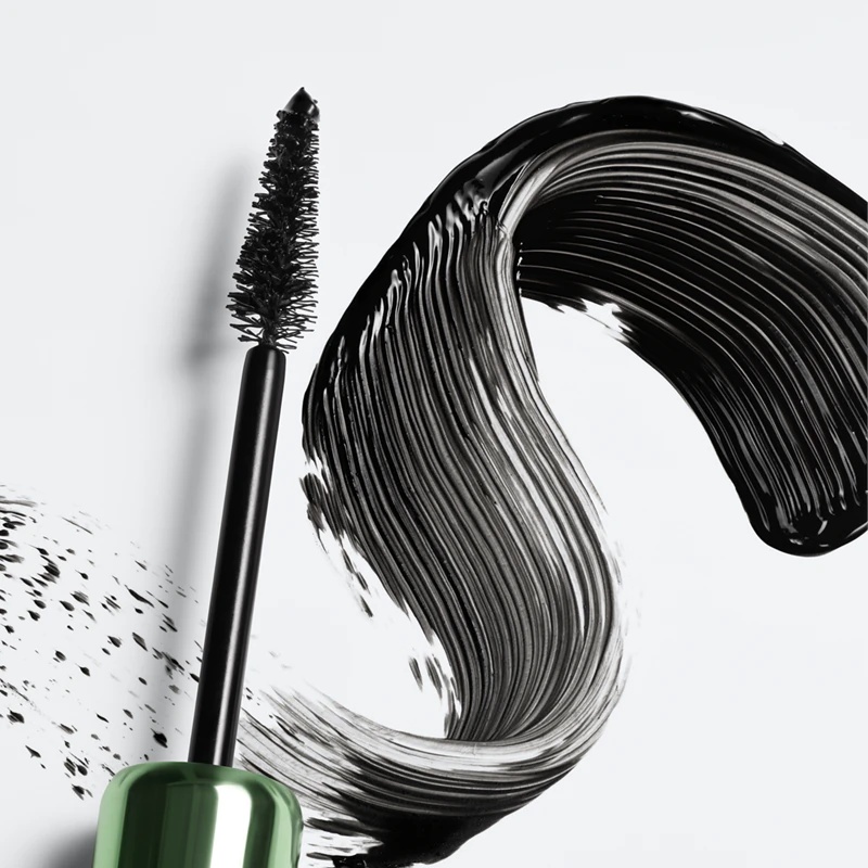 Clinique High Impact™ High-Fi маскара пружа максималан волумен трепавица.