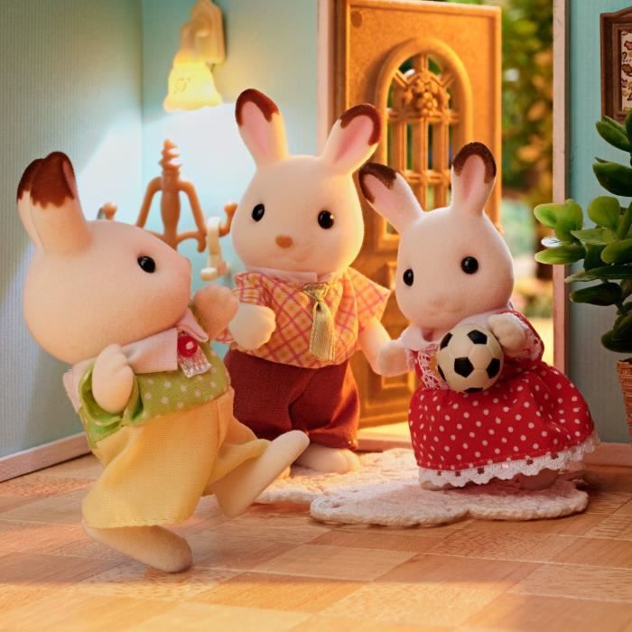 Schokoladenhasenfamilie – Sylvanian Families – 5655 – Bewegliche und bekleidete Figuren – Ab 3 Jahren