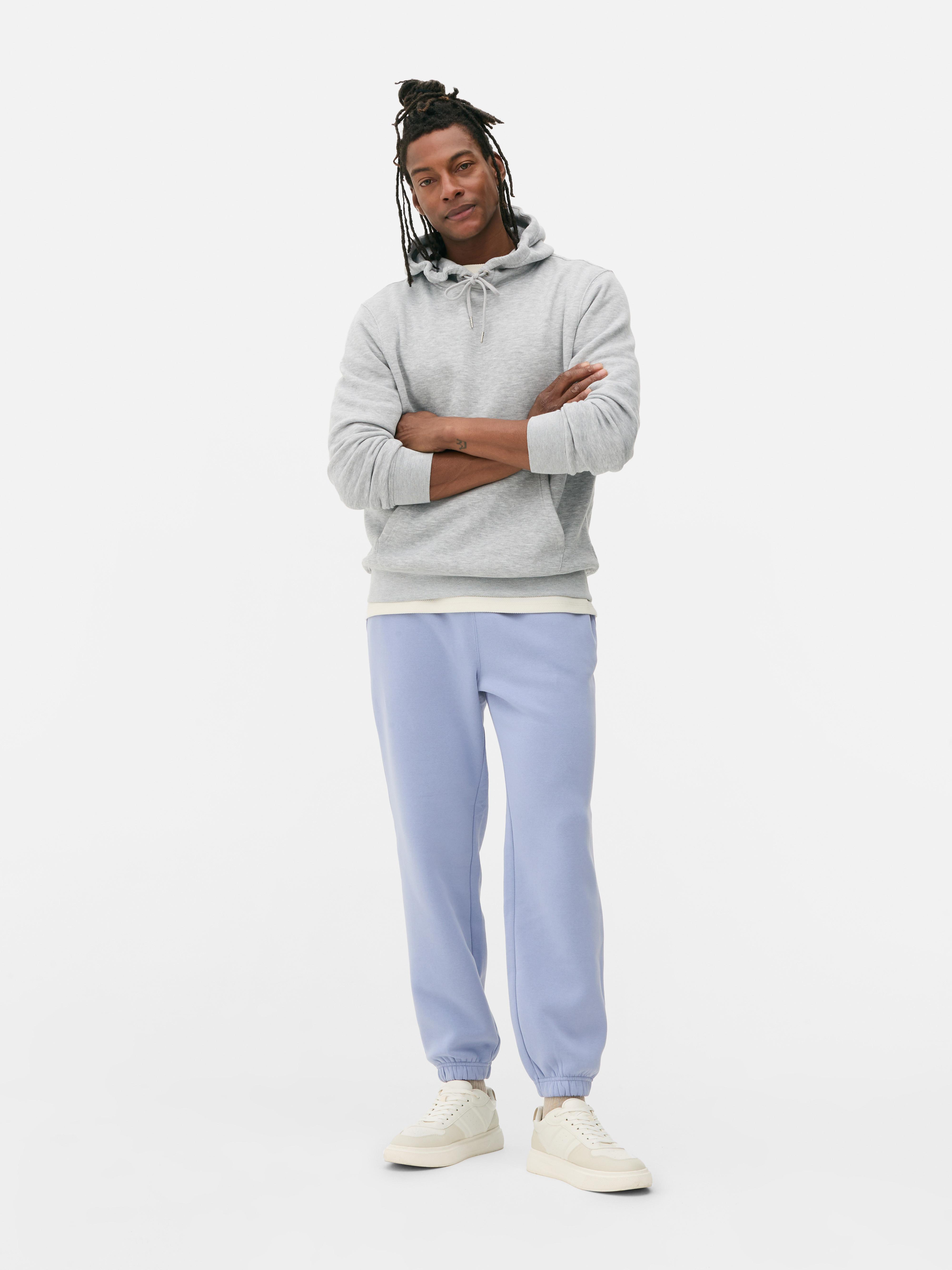 Pantaloni de jogging esențiali cu șnur de strângere Acești pantaloni de jogging confortabili cu șnur de strângere și buzunar aplicat la spate sunt casual și potriviți pentru relaxare