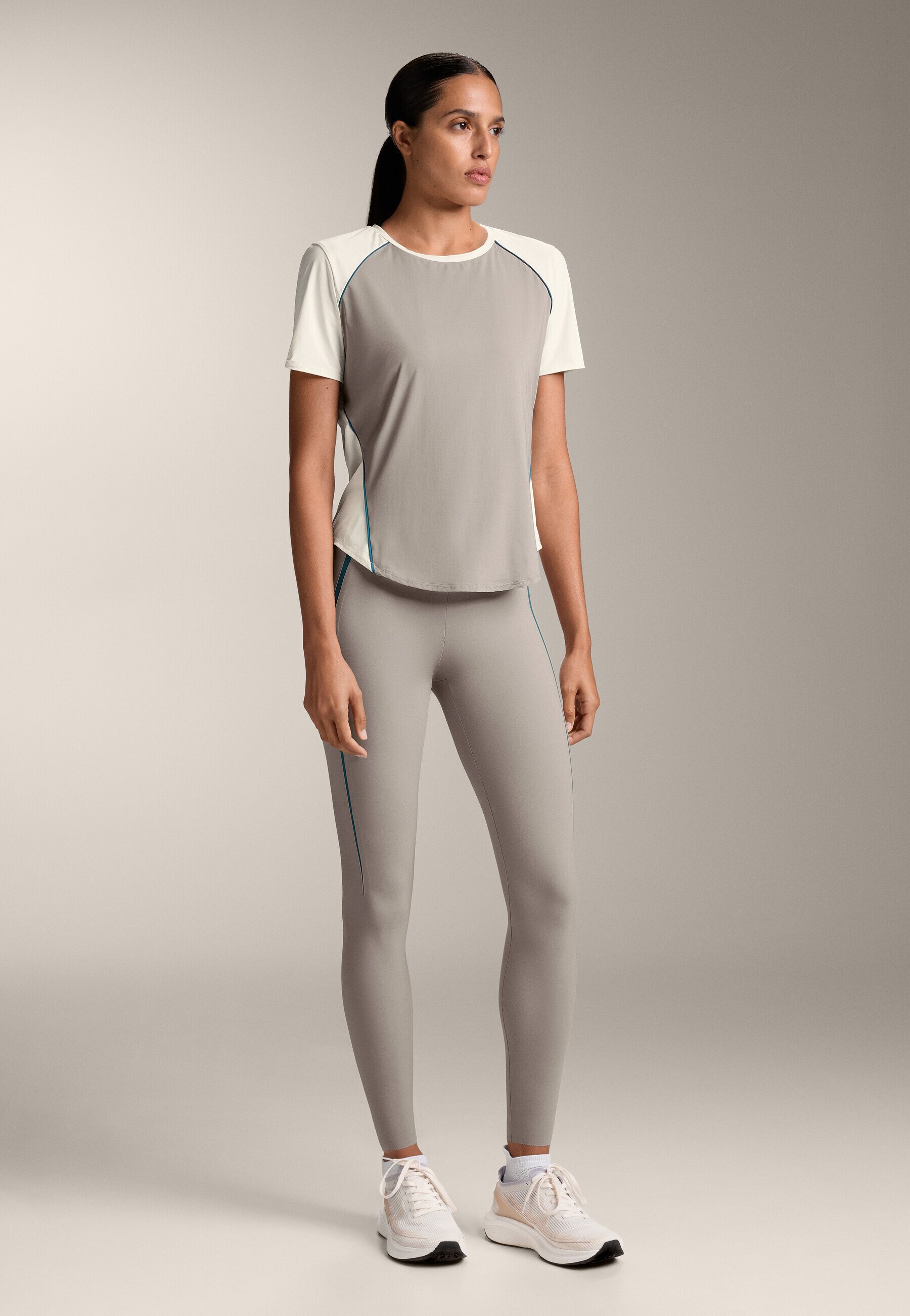 OYSHO LINES T-shirt met korte mouwen - Technisch sportshirt - zandkleur
