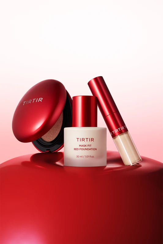 TIRTIR Mask Fit Red Foundation is een verhelderende, hydraterende vloeibare foundation.