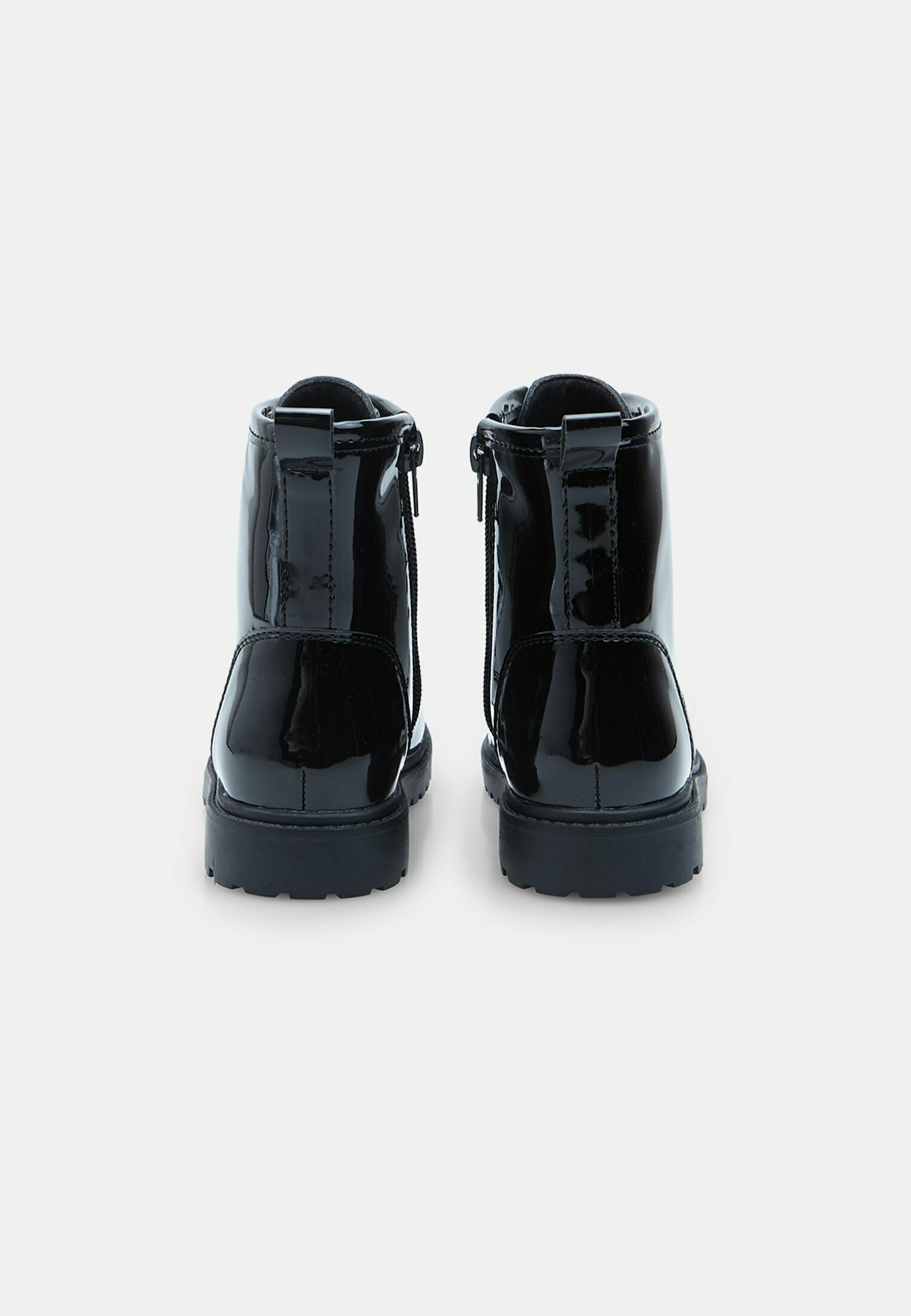Bata aulinukai su raišteliais – juodai