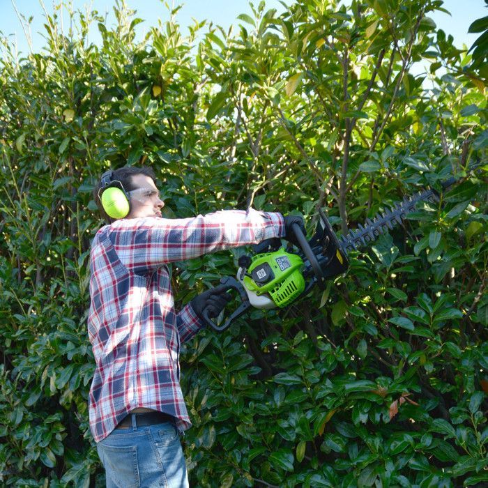 Petrol hedge trimmer - 2-stroke 25.4cc engine - 60cm cutting length - 230ml fuel tank - Anti-vibration - Rotating handle