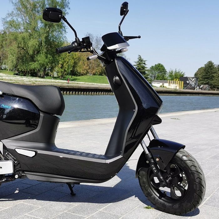 EUROCKA | Zion Black Electric Scooter with removable lithium battery and 50km range
