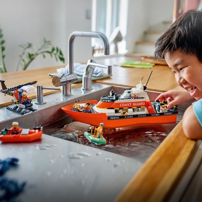 LEGO City 60504 Le Bateau de Sauvetage et l’Hélicoptère des Garde-Côtes - Jouet dès 7 ans