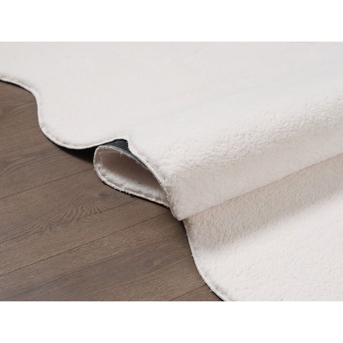 the carpet Lina Shape Tapis en fourrure, fourrure synthétique, tapis moelleux, dessous antidérapant, lavable, Creme, 120 x 160cm