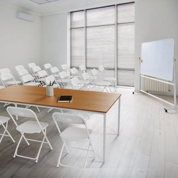 Juego de 20 sillas plegables de plástico blanco, portátiles y apilables, para uso comercial en interiores y exteriores, con estructura de acero.