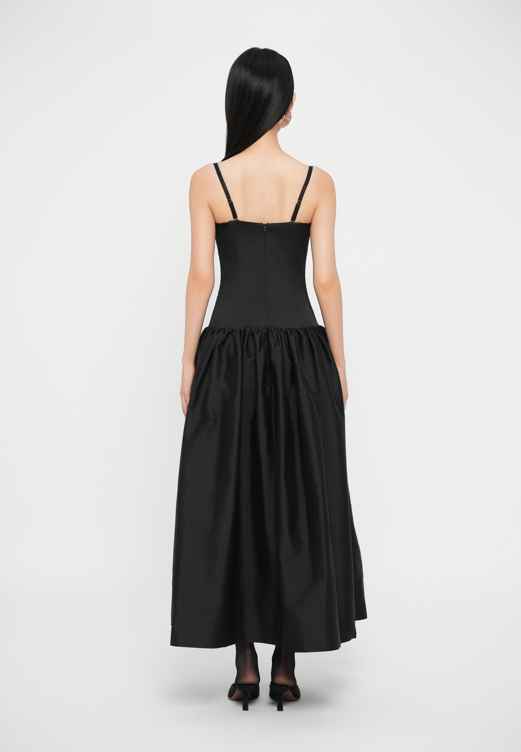 Vestido midi Anna October CHLOÉ - Ideal para ocasiões especiais - preto