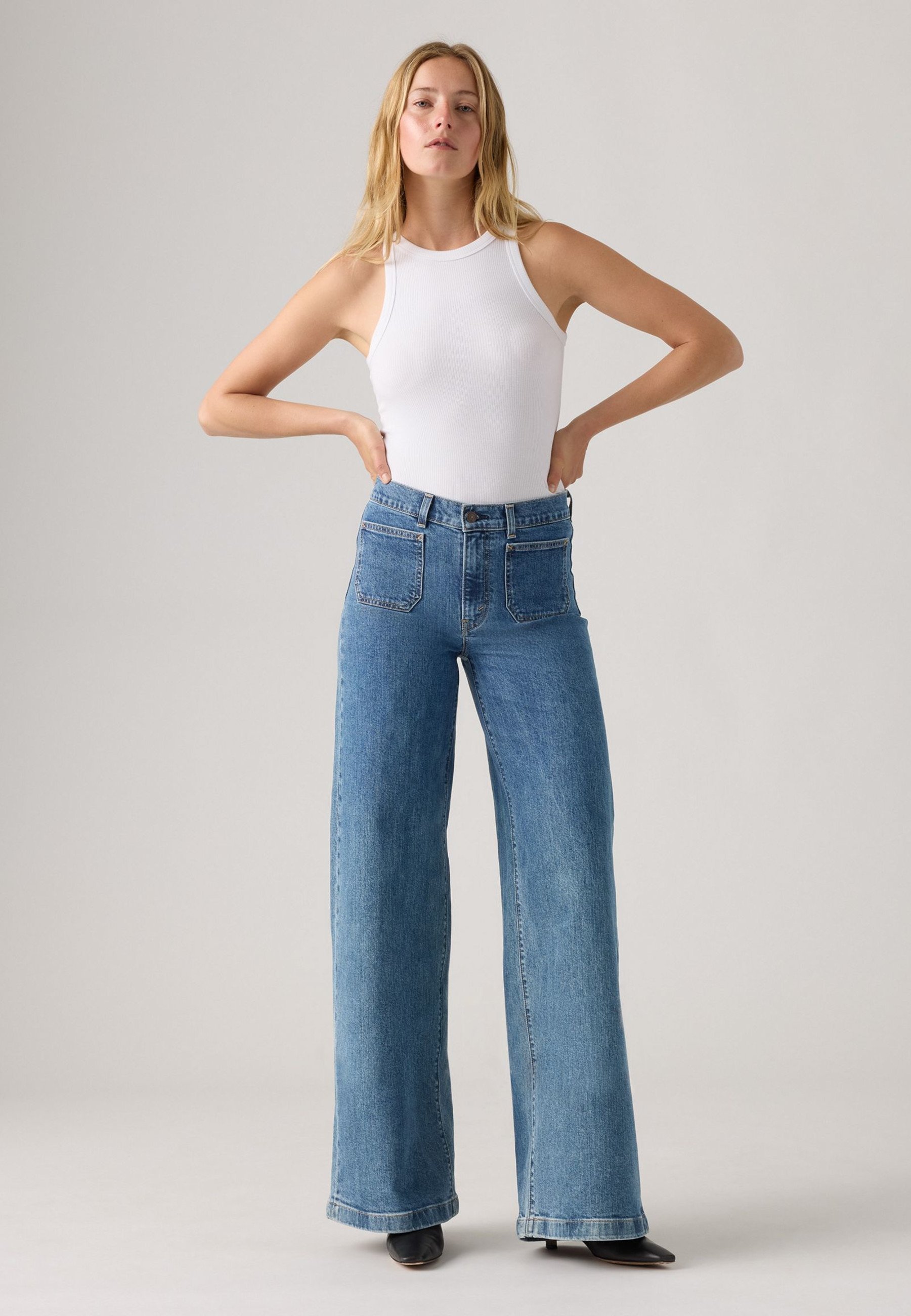 Levi's® cu picior lat