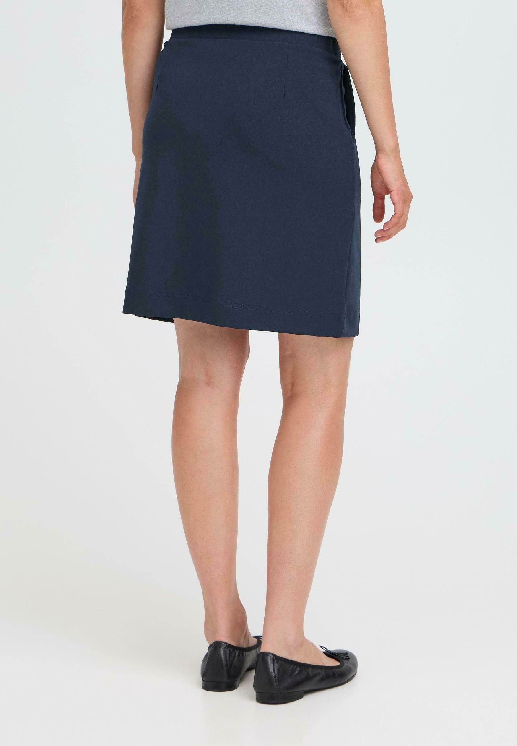 Oxmo OXTAYRA - Gonna a trapezio - Blazer blu navy
