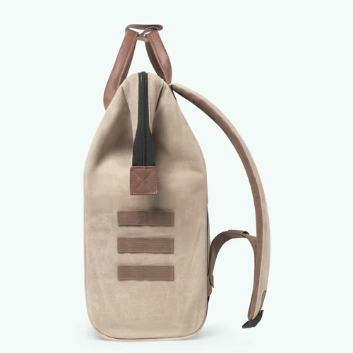Cabaia Adventurer Medium Rucksack mit beiger Klappe