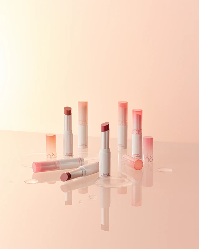rom&nd Glasting Melting Balm, um bálsamo labial hidratante e iluminador.