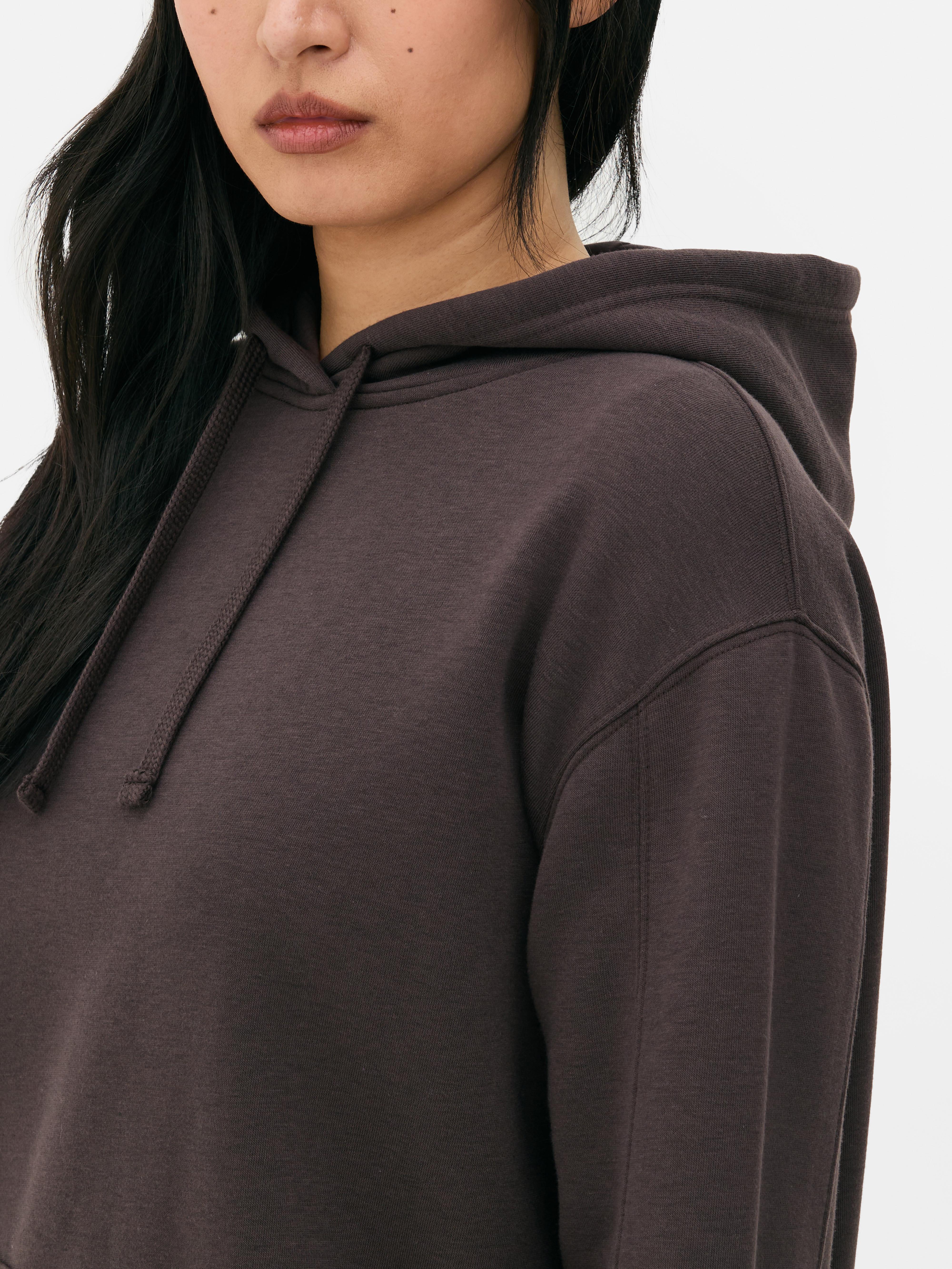 Κλασικό oversized φούτερ με κουκούλα Ένα casual oversized φούτερ με κορδόνι περίσφιξης και τσέπη καγκουρό